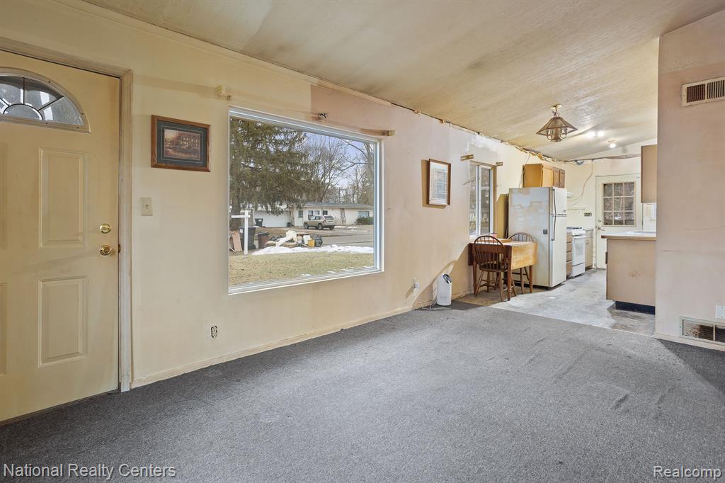 6378 Beth, Brighton, MI 48116 — Photo 7