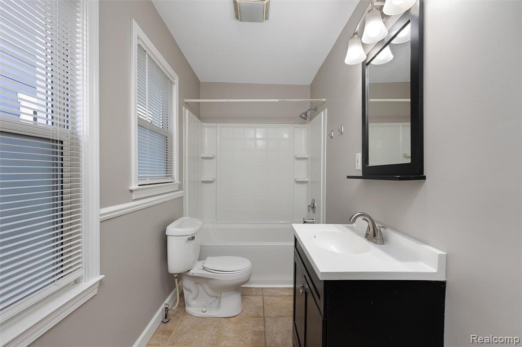 712 Golf Avenue, Royal Oak, MI 48073 — Photo 11