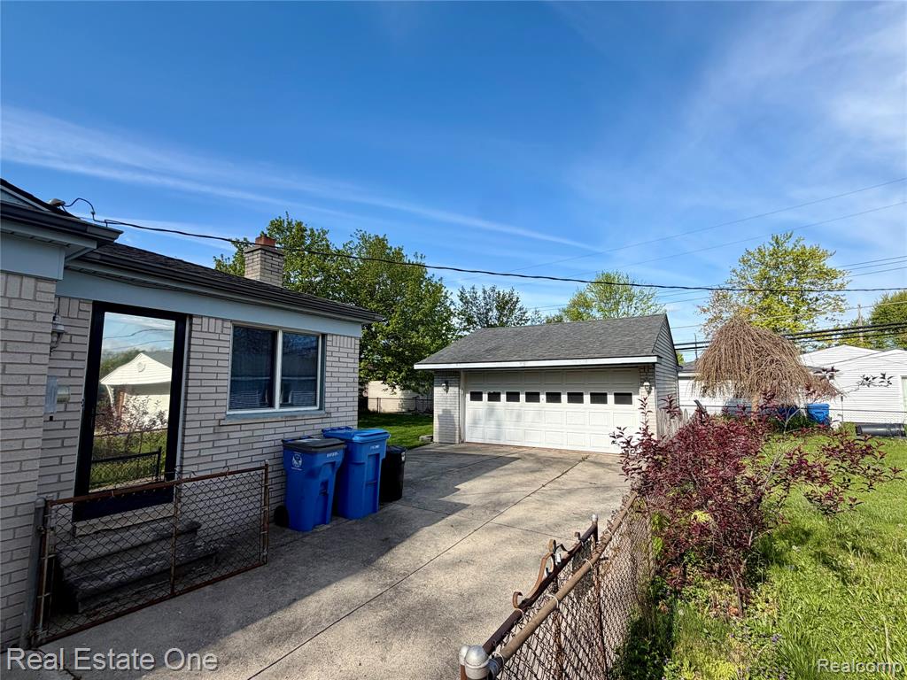6251 N Charlesworth Street, Dearborn Heights, MI 48127 — Photo 5