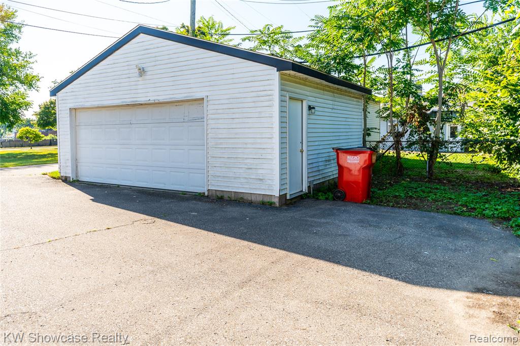 3033 Cass Lake Avenue, Keego Harbor, MI 48320 — Photo 27