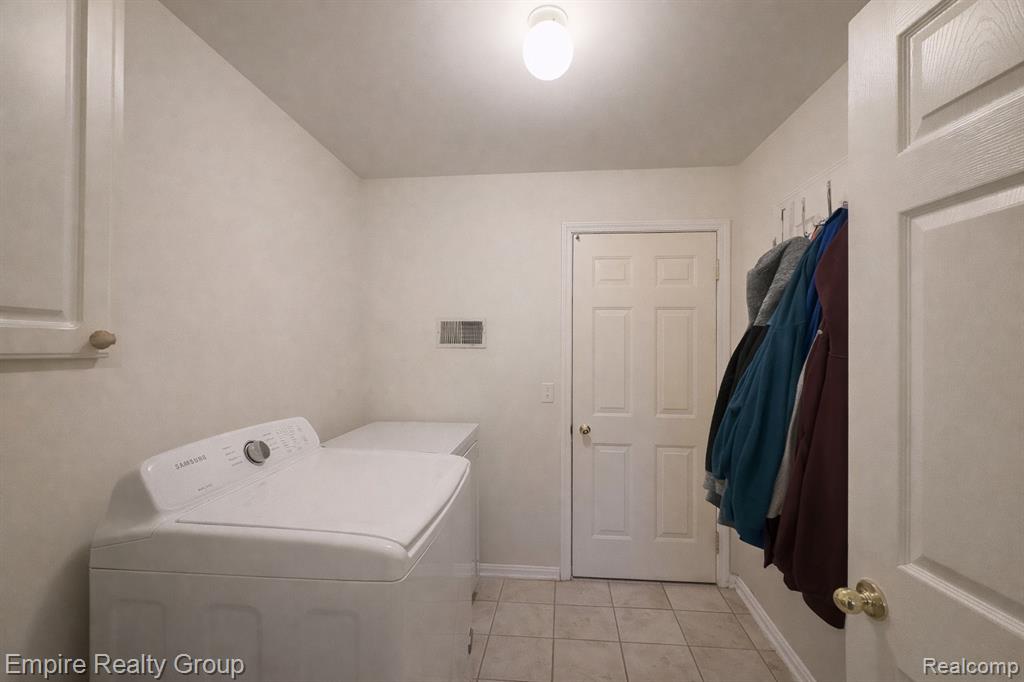 12330 Hickory E, Utica, MI 48315 — Photo 31