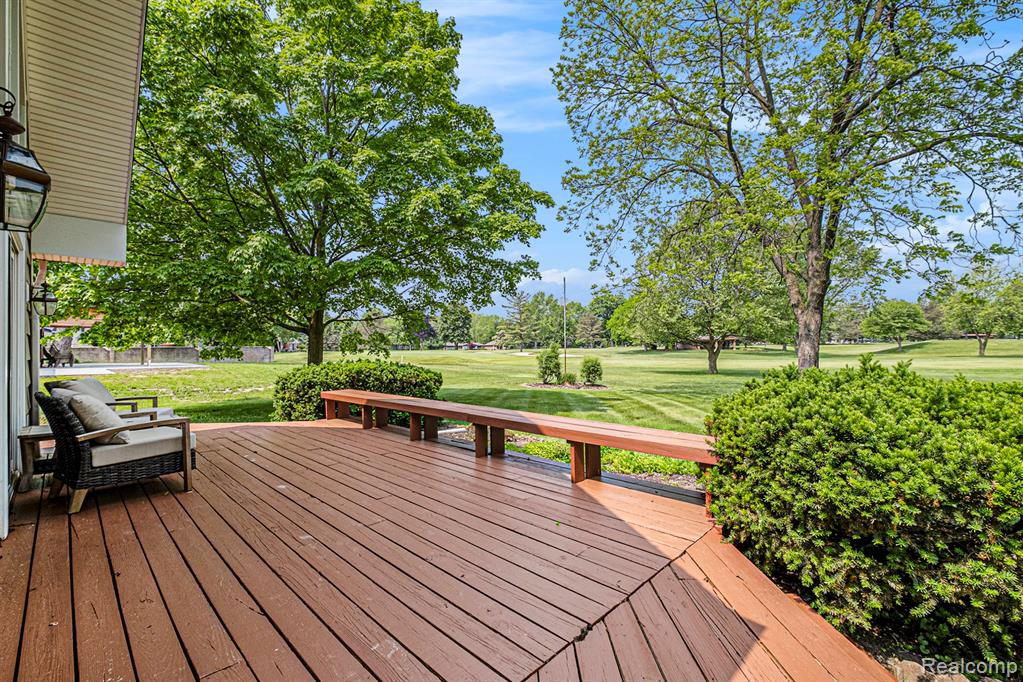 9818 BURNING TREE Drive, Grand Blanc, MI 48439 — Photo 45