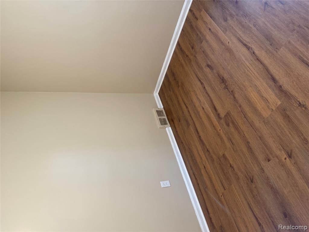 9557 W Inkster Road W, Livonia, MI 48150 — Photo 19