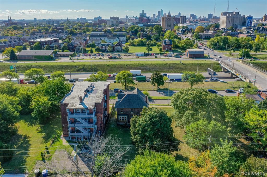243 E Edsel Ford, Detroit, MI 48202 — Photo 8