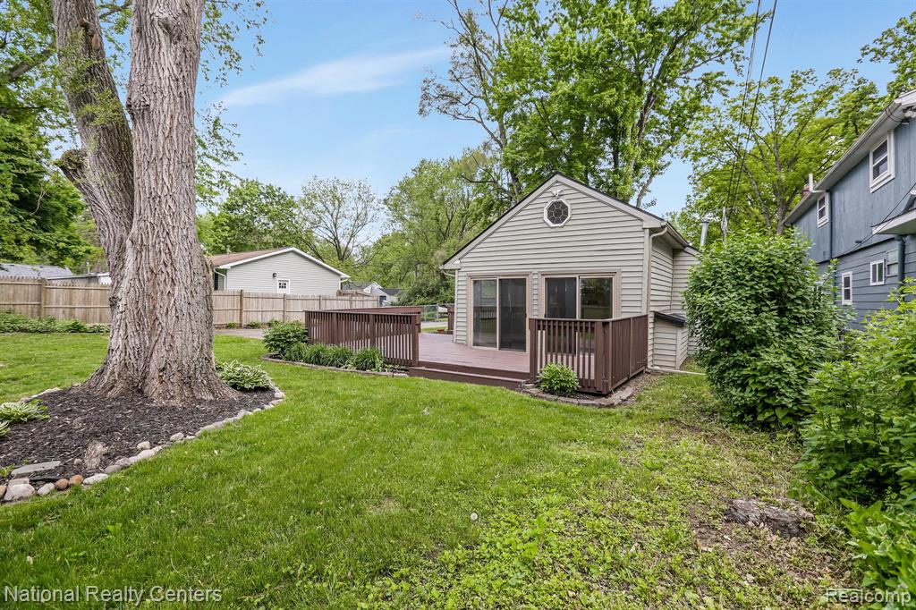330 BEACHWAY Street, Whitmore Lake, MI 48189 — Photo 26