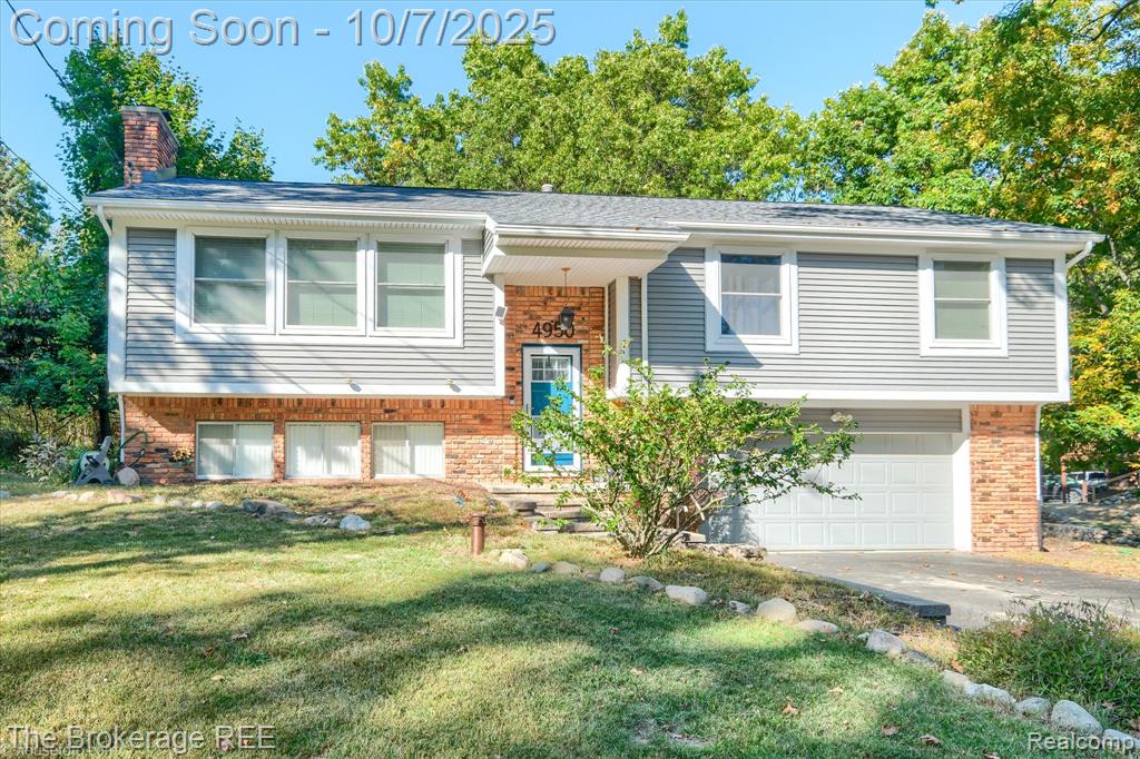 4950 Iroquois Boulevard, Clarkston, MI 48348 — Photo 2