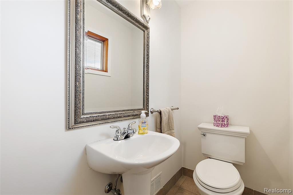 48242 FORBES Drive, Chesterfield, MI 48047 — Photo 16