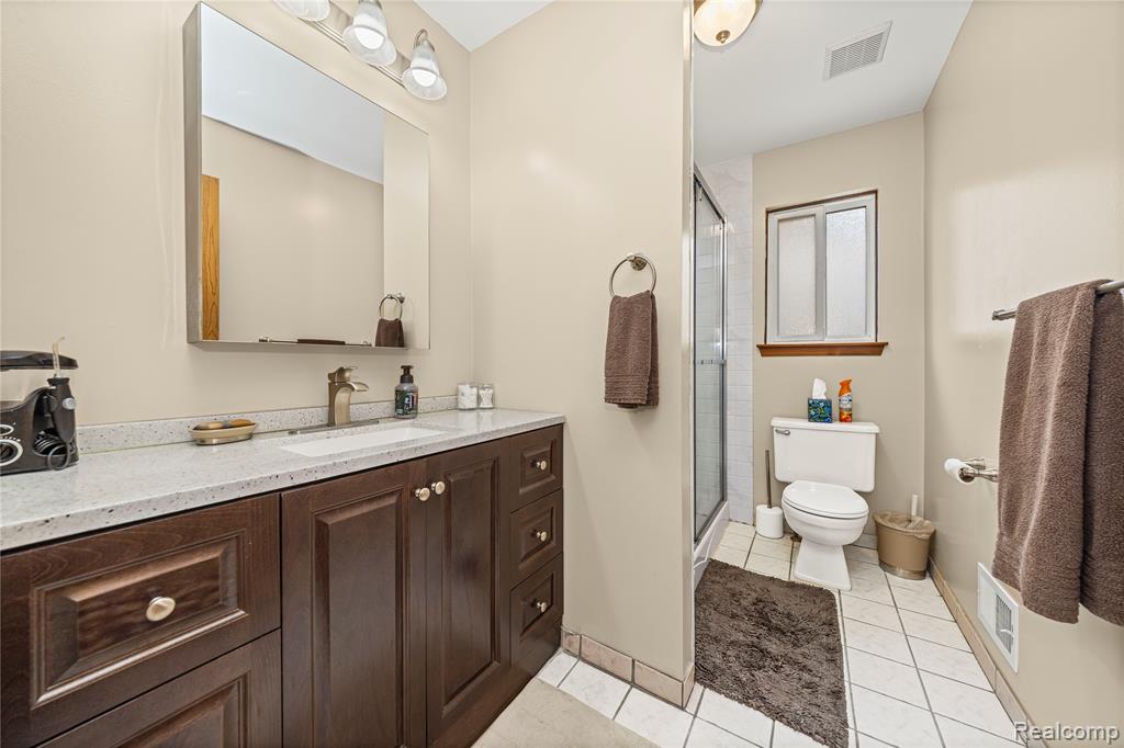 9085 Deering Street, Livonia, MI 48150 — Photo 20