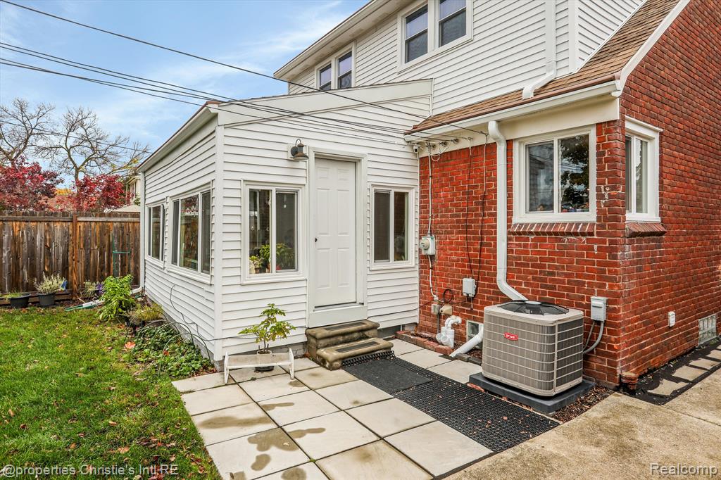 469 Kerby Road, Grosse Pointe Farms, MI 48236 — Photo 30