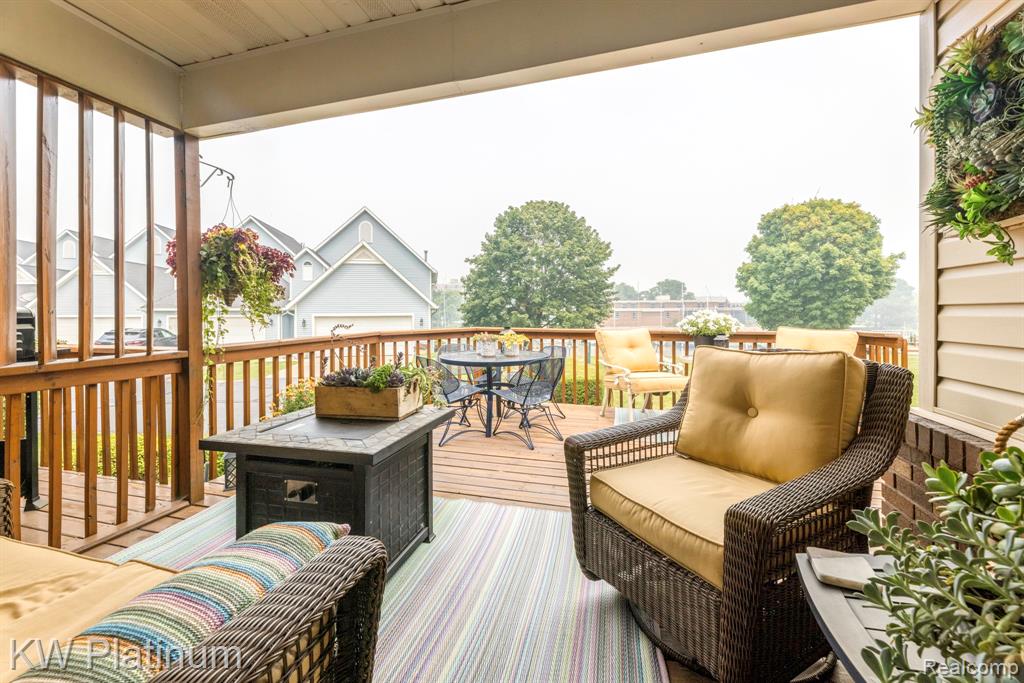 819 E Pointe, Port Huron, MI 48060 — Photo 3