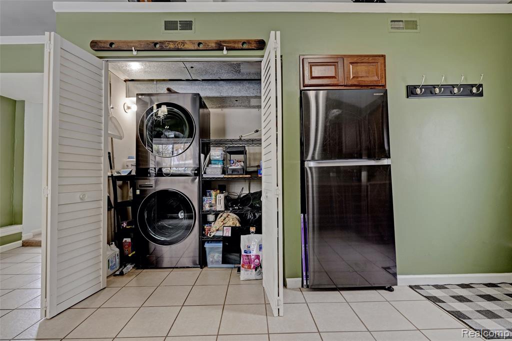126 N North Shore Drive, Lake Orion, MI 48362 — Photo 13