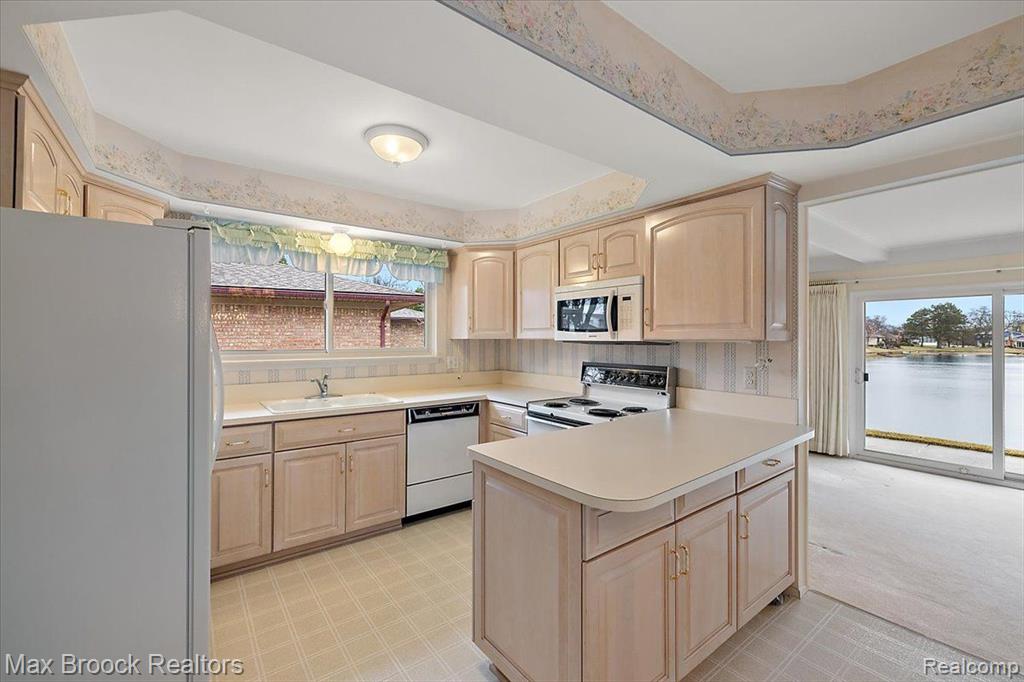 6288 CRESCENT WAY Drive, Troy, MI 48085 — Photo 32