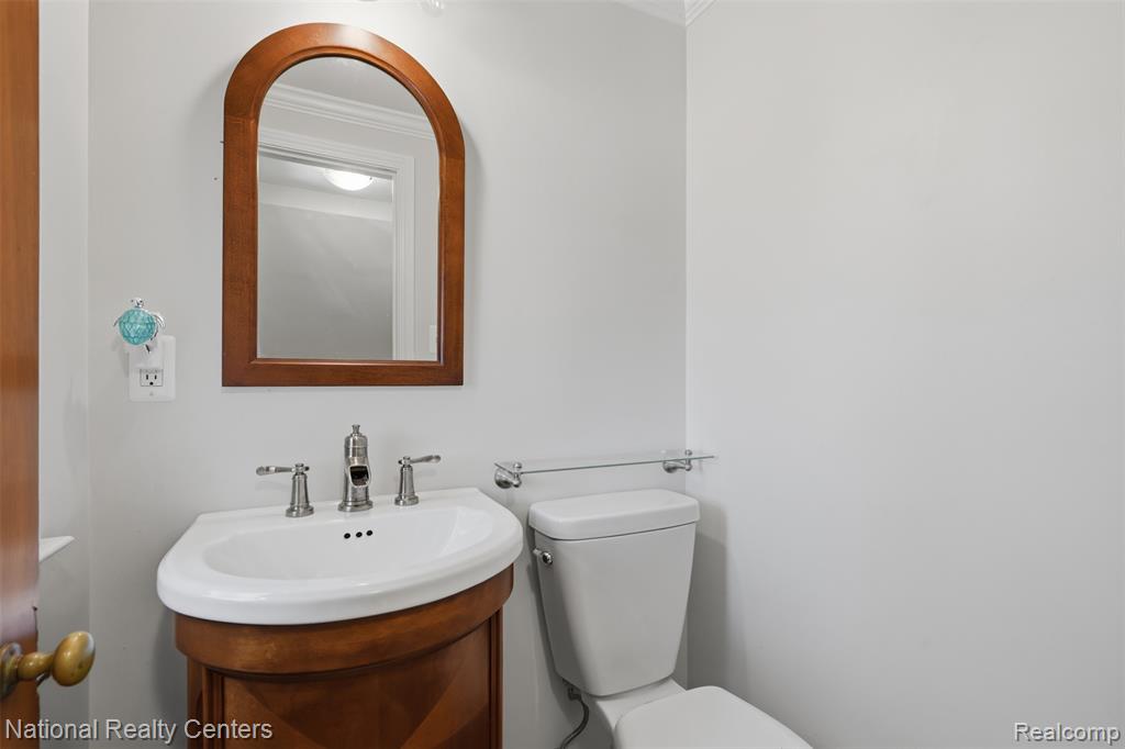 169 McKinley Avenue, Grosse Pointe Farms, MI 48236 — Photo 22