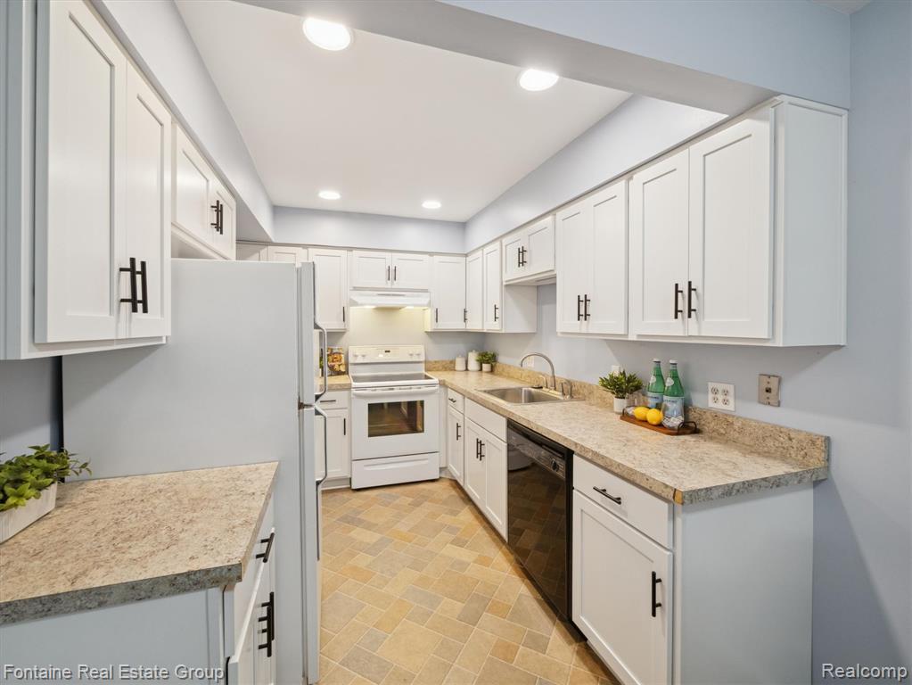 48124 Colony Farm Circle, Plymouth, MI 48170 — Photo 16