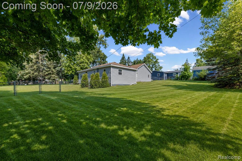 4694 Lakeborn Drive, White Lake, MI 48383 — Photo 5