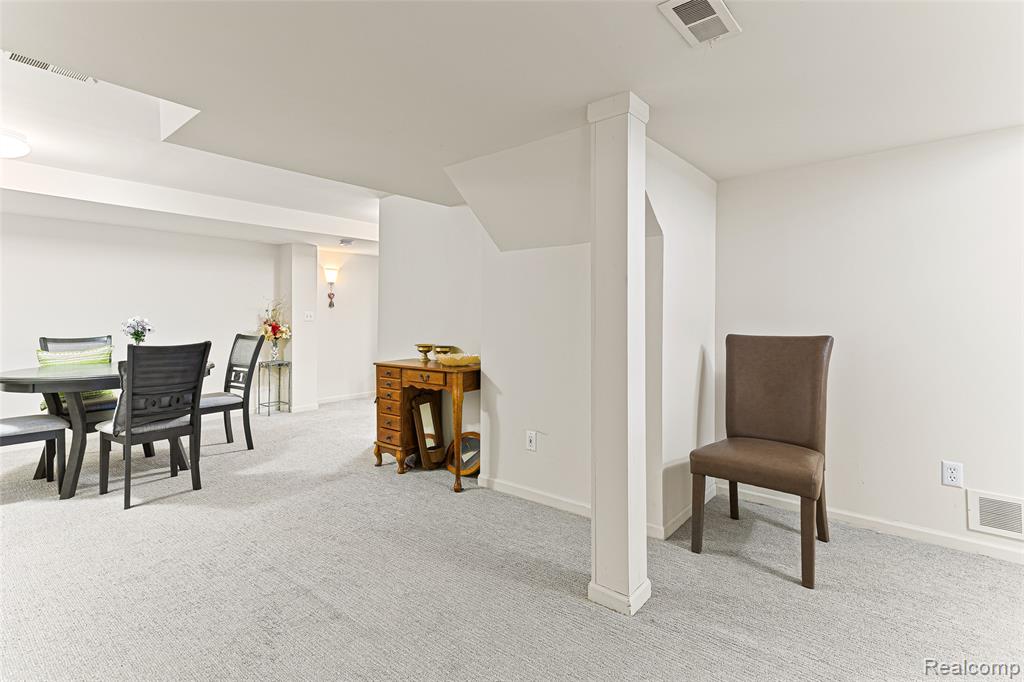 1033 Calpernia, Wixom, MI — Photo 37