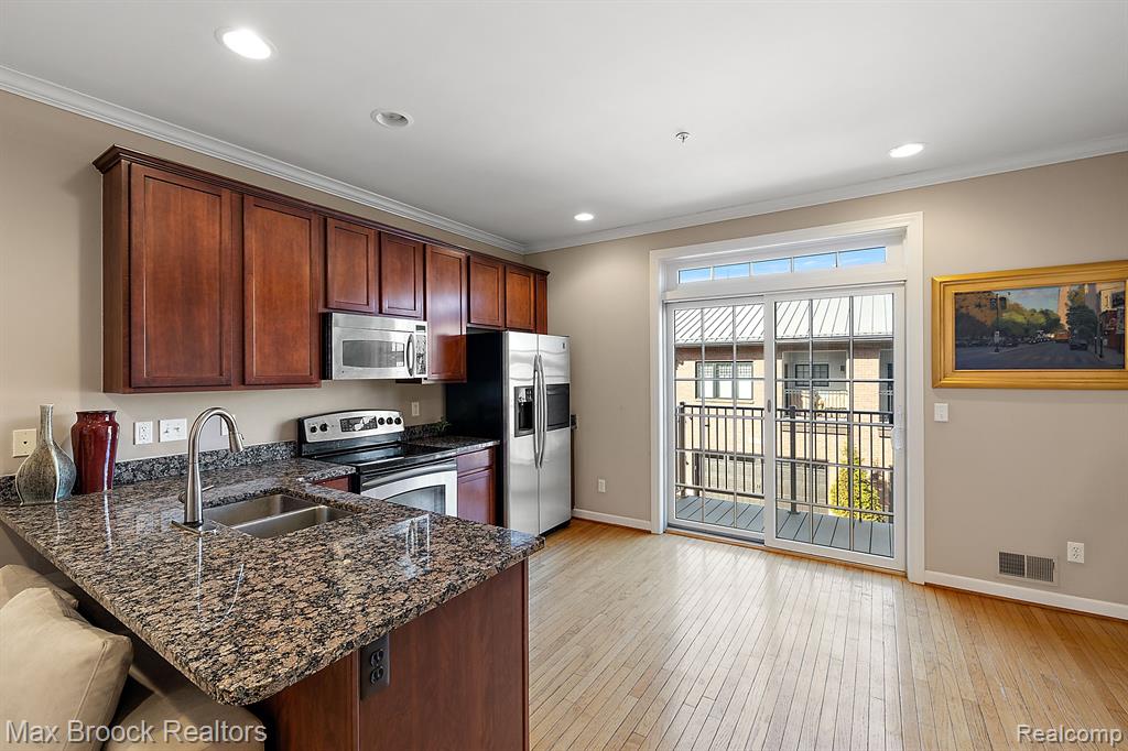 440 Lewis Court, Birmingham, MI 48009 — Photo 8