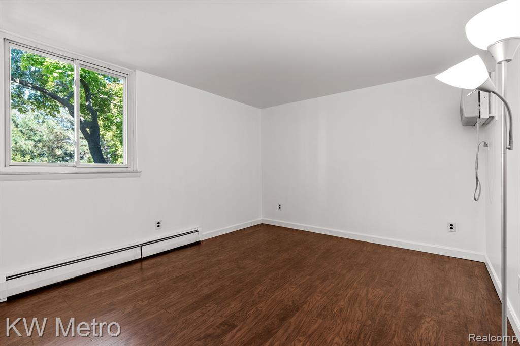 4909 CROOKS Road, E5, Royal Oak, MI 48073 — Photo 10
