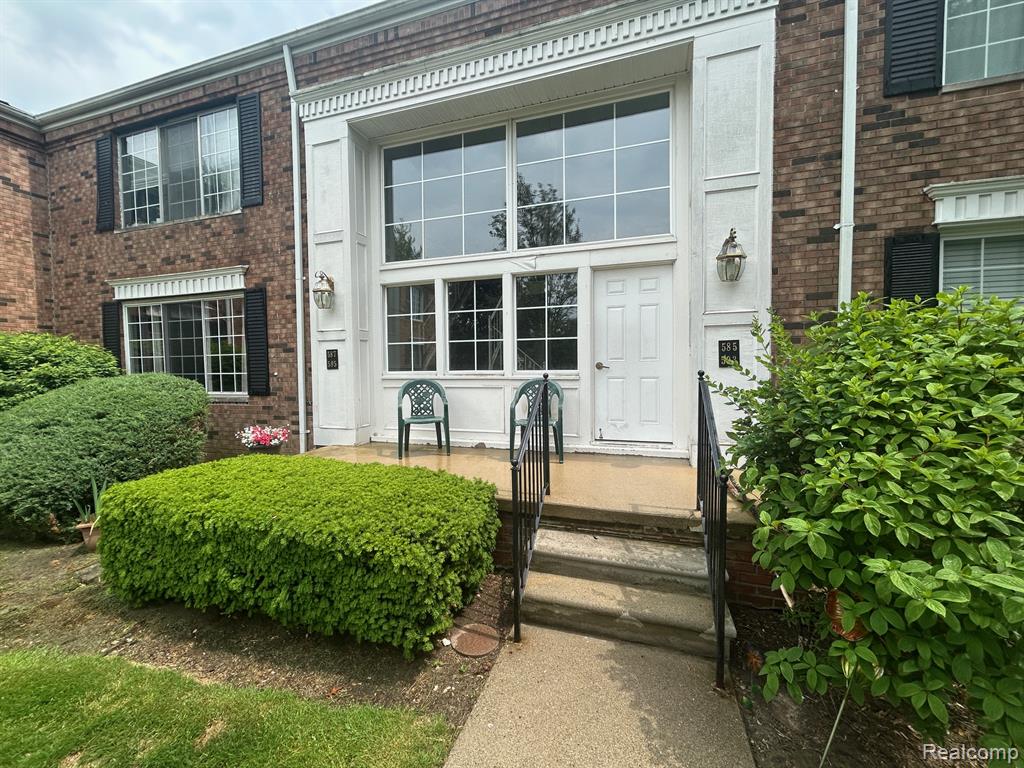 595 E FOX HILLS Drive, Bloomfield Hills, MI 48304 — Photo 22