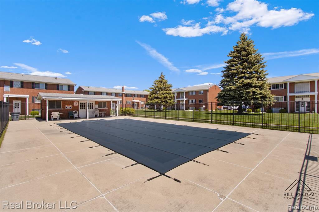 8140 CRESTVIEW Drive, Sterling Heights, MI 48312 — Photo 23