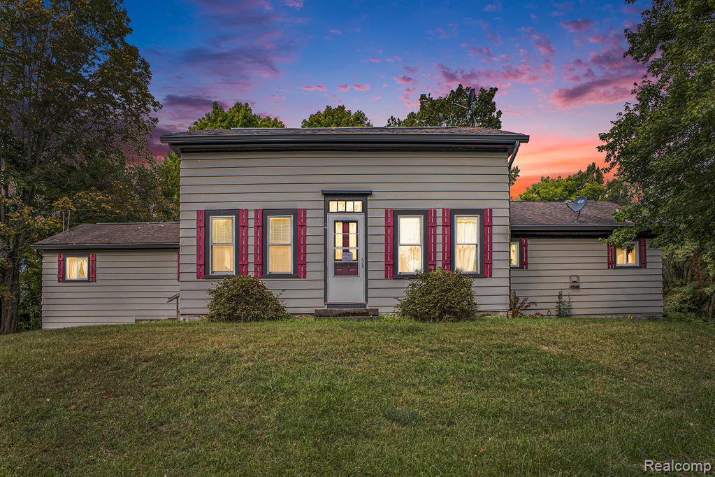 1340 County Farm Road, Howell, MI 48843 — front exterior