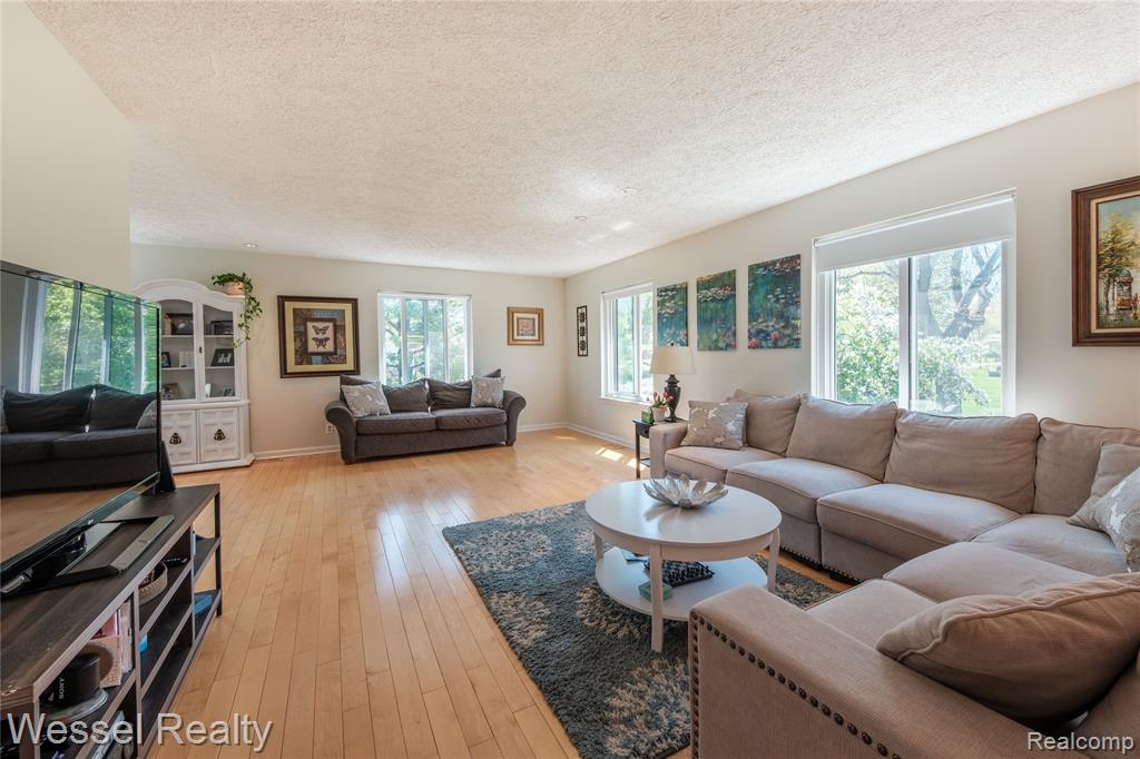 117 Coachlamp Road, Rochester, MI 48306 — Photo 9