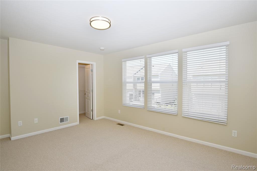 44458 Gwinnett Loop, Novi, MI — Photo 17