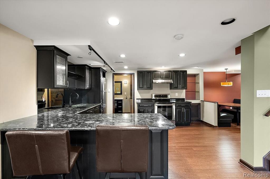 43054 Oxford Court, Novi, MI — Photo 3