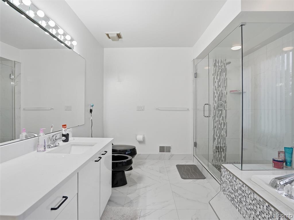 3827 Manchester Court, Bloomfield Hills, MI 48302 — Photo 28