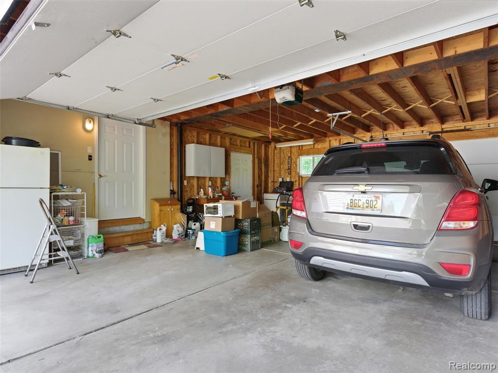 5565 Crescent Road, Waterford, MI 48327 — Photo 32