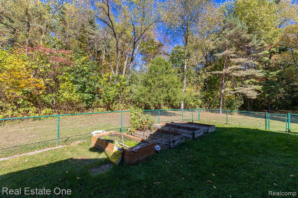 5690 White Lake Road, Clarkston, MI — Photo 72