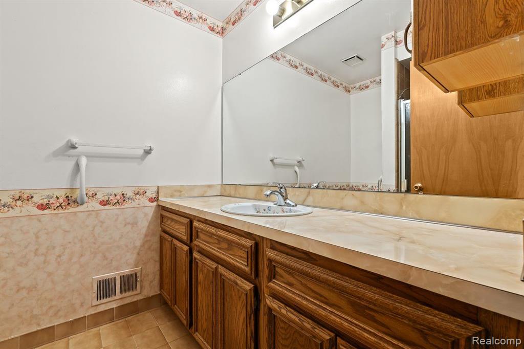 46690 BARBARA Drive, Macomb, MI 48044 — Photo 26