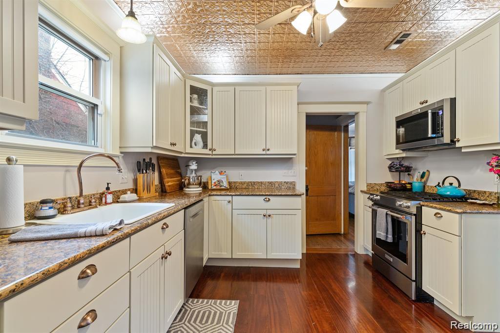 700 PRINCETON Road, Berkley, MI 48072 — Photo 12