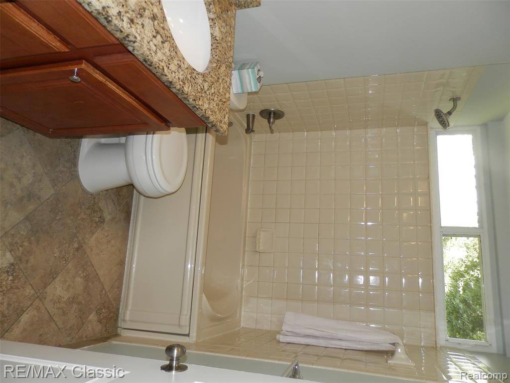 9374 PATTON Street, Livonia, MI 48150 — Photo 12