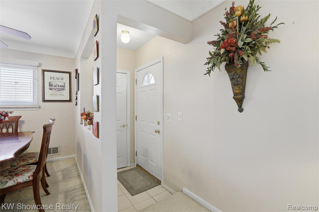 25715 Norfolk Street, Dearborn Heights, MI 48125 — Photo 3