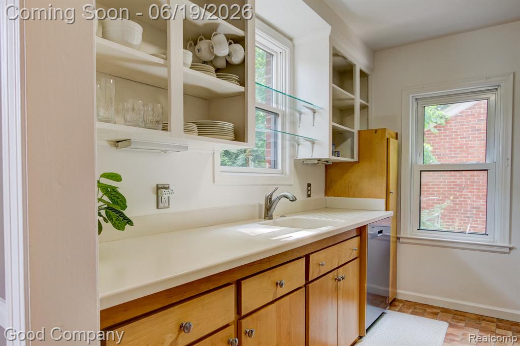 4246 Elmwood Avenue, Royal Oak, MI 48073 — Photo 11