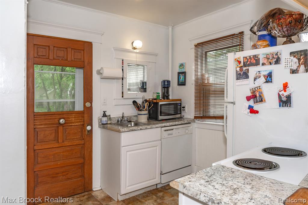 464 E CAMBOURNE Street, Ferndale, MI 48220 — Photo 12
