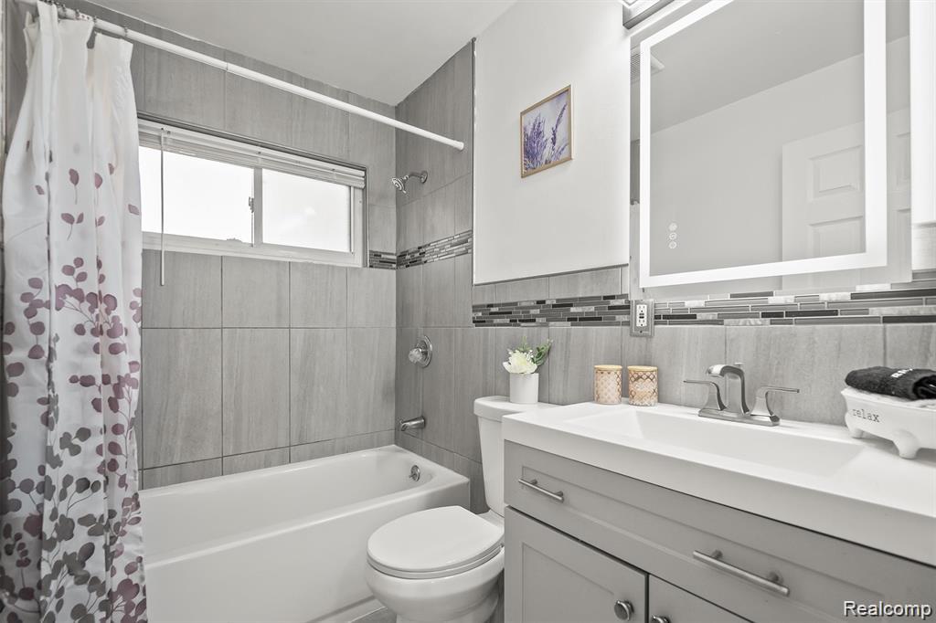 5749 Detroit Street, Dearborn Heights, MI 48125 — Photo 12