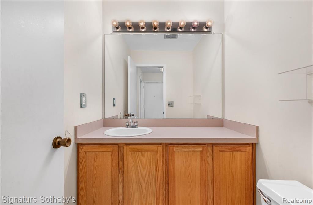 26122 Summerdale Drive, Southfield, MI 48033 — Photo 13