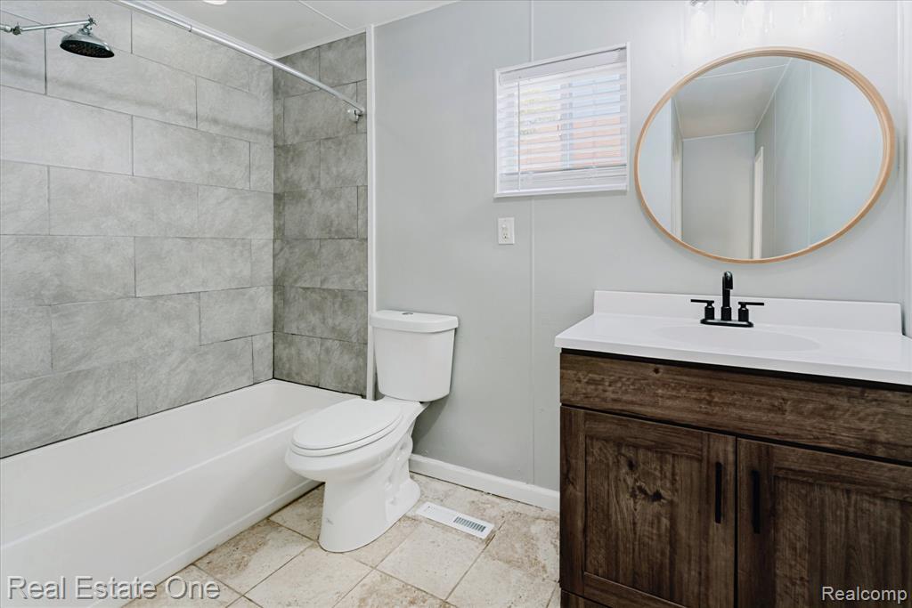 2918 Nagle Court, Keego Harbor, MI 48320 — Photo 20