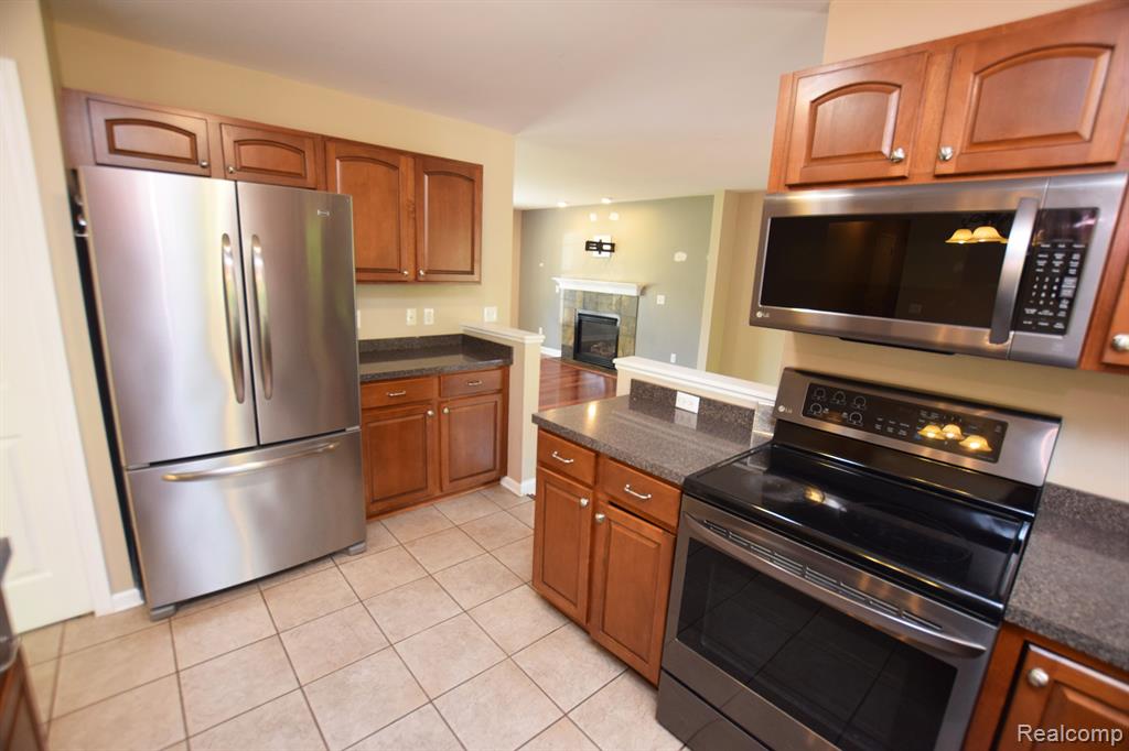 8352 OAK RIDGE Drive, Goodrich Vlg, MI — Photo 5