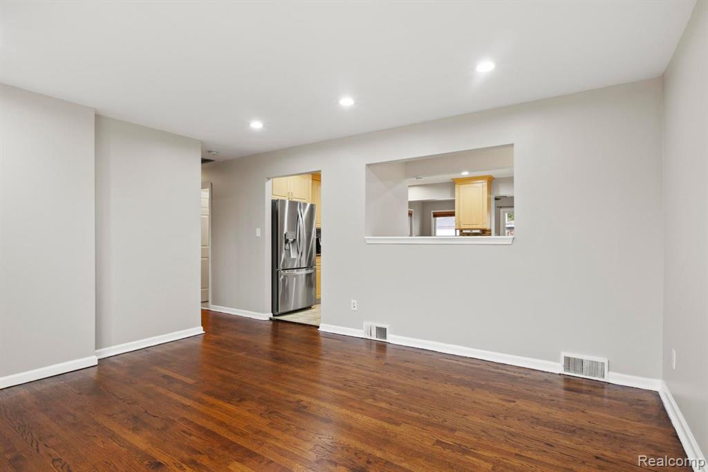 6109 KINLOCH Street, Dearborn Heights, MI 48127 — Photo 13