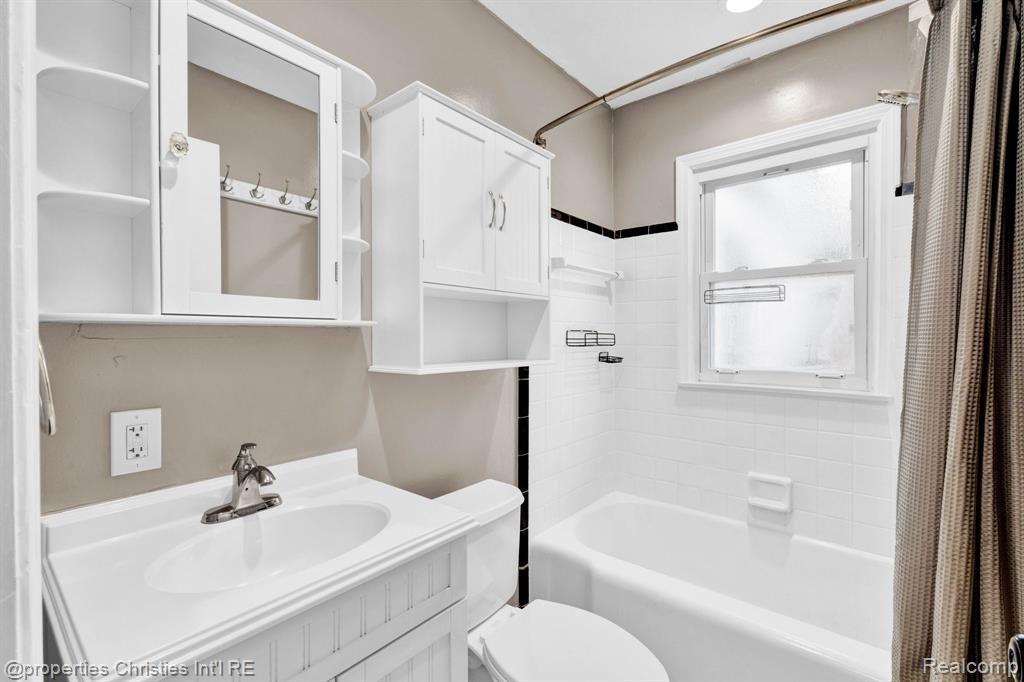 4271 PRAIRIE Avenue, Berkley, MI 48072 — Photo 17