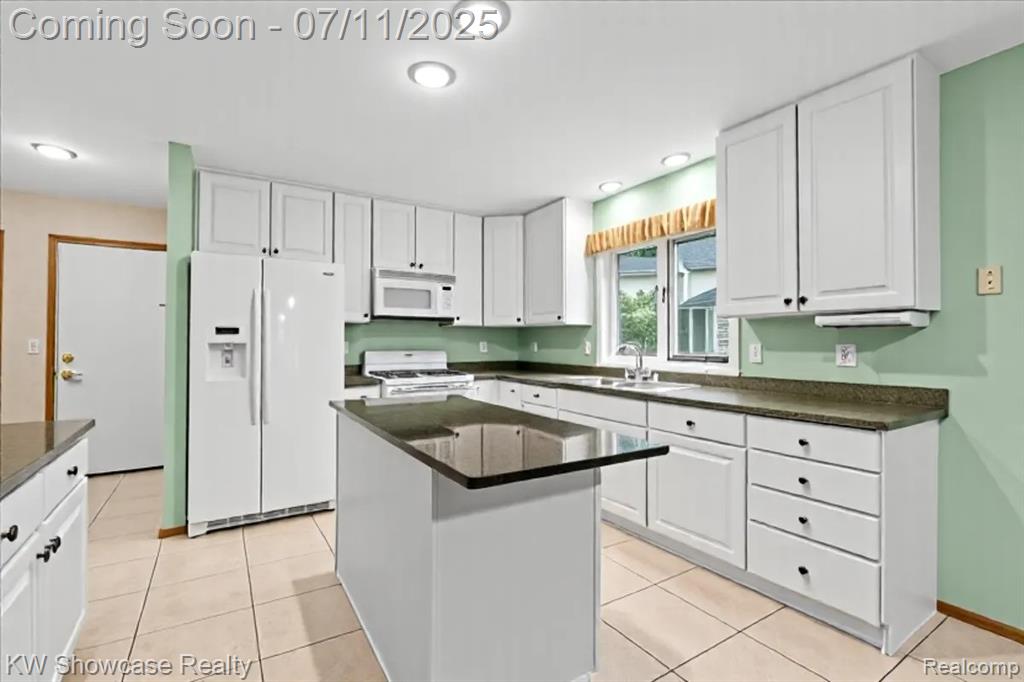 773 Sibley Court, Wixom, MI 48393 — Photo 4