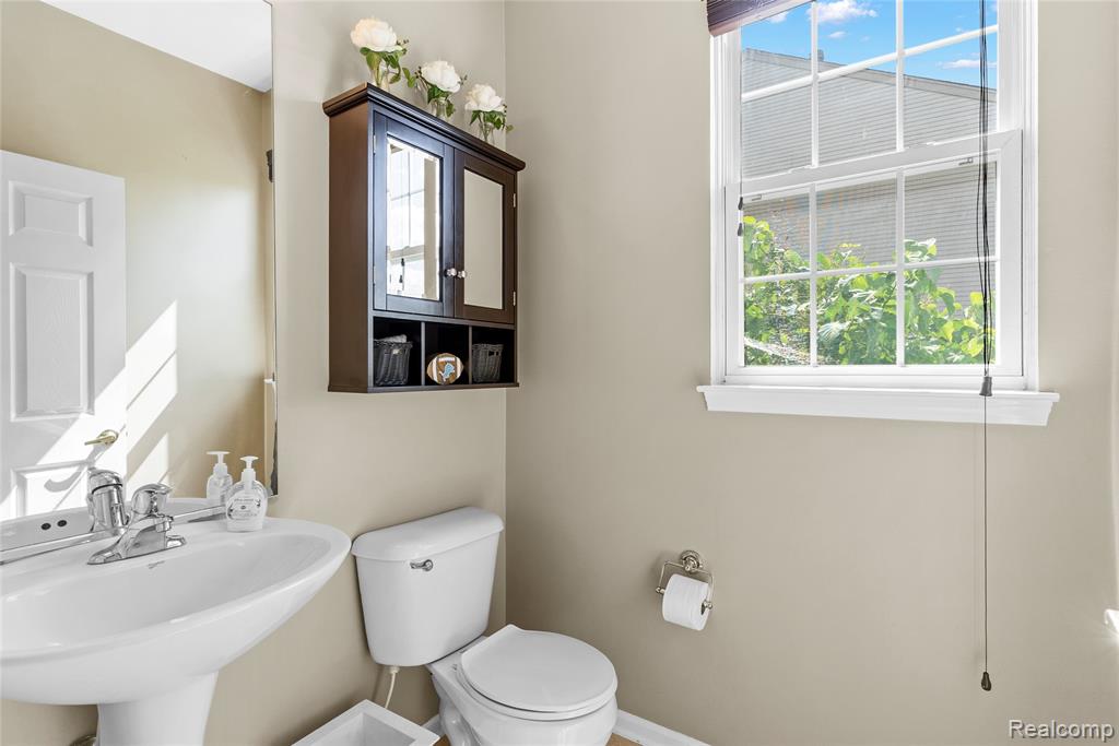 6241 Sapphire Court, Grand Blanc, MI 48439 — Photo 17
