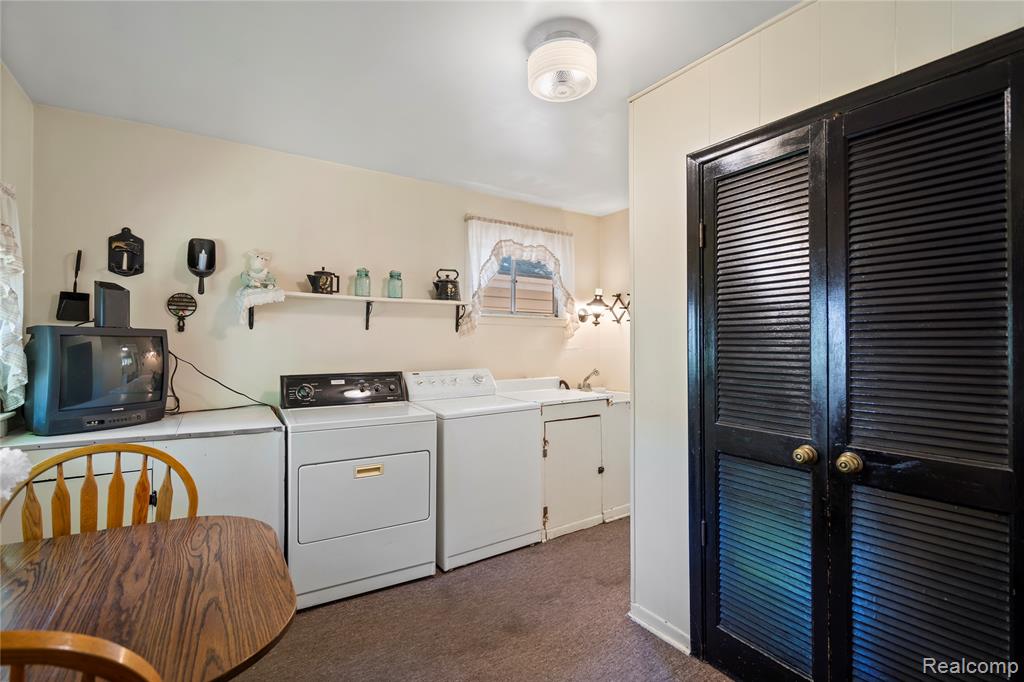 4030 Letart Avenue, Waterford, MI 48329 — Photo 10