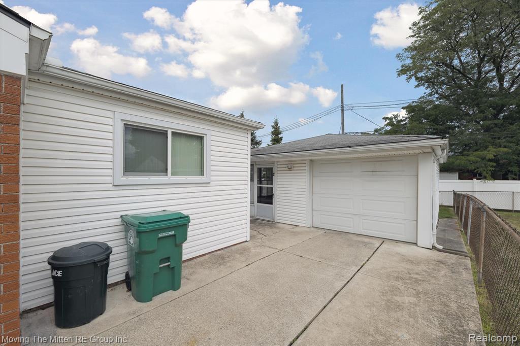 6484 Huntleigh Street, Garden City, MI — Photo 42