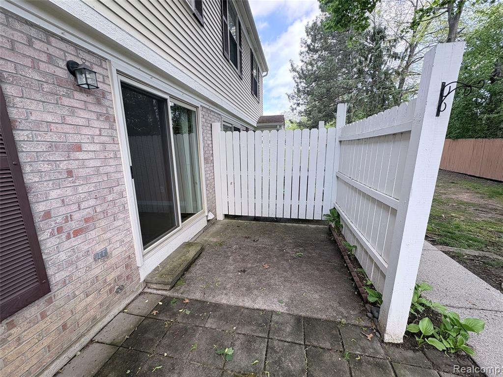 7595 Woodview Drive, Waterford, MI 48327 — Photo 21