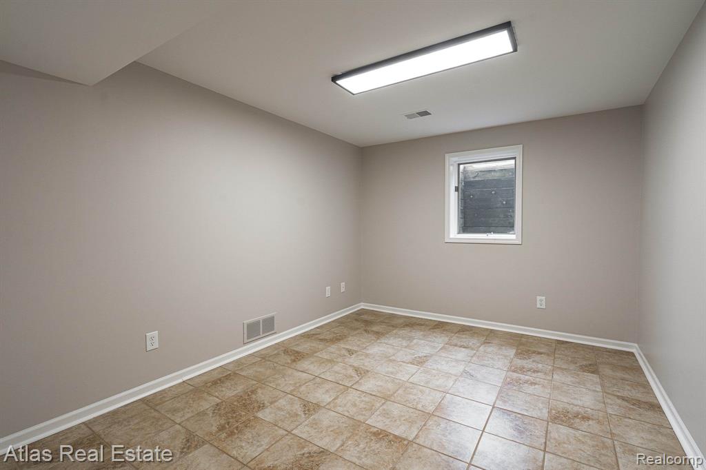 344 WOODLAND Drive, Saline, MI 48176 — Photo 43
