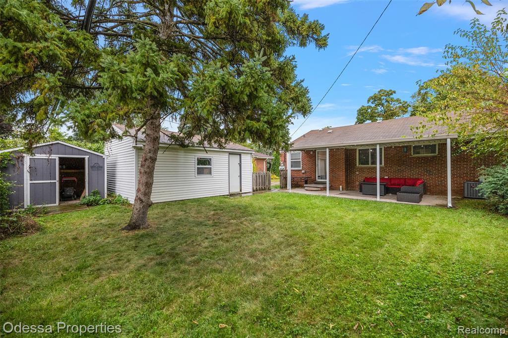 8641 Whitefield Street, Dearborn Heights, MI 48127 — Photo 33